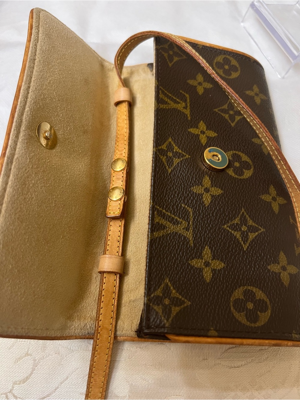 Louis Vuitton Authentic Monogram Crossbody EUC - Picture 11 of 13